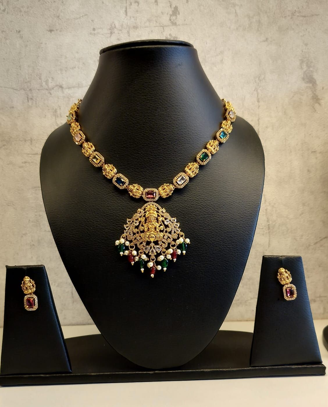 Royal Heritage Necklace Set